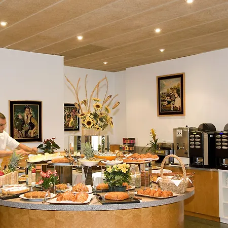 Port-bo Hotell 3*